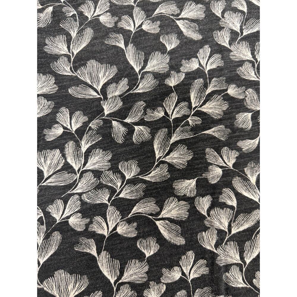 Merona Women's Knit V-Neck Floral Print Black White Short Sleeve Top Size XS - Picture 2 of 3